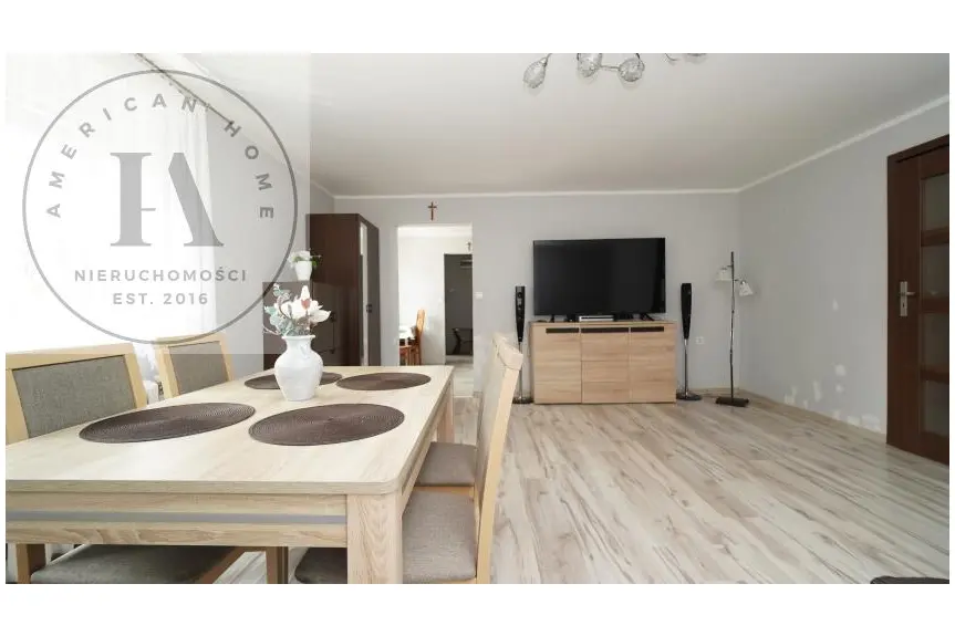 nowodworski, Nowy Dwór Gdański, Marzęcino, Główna, Dom nad rzeką