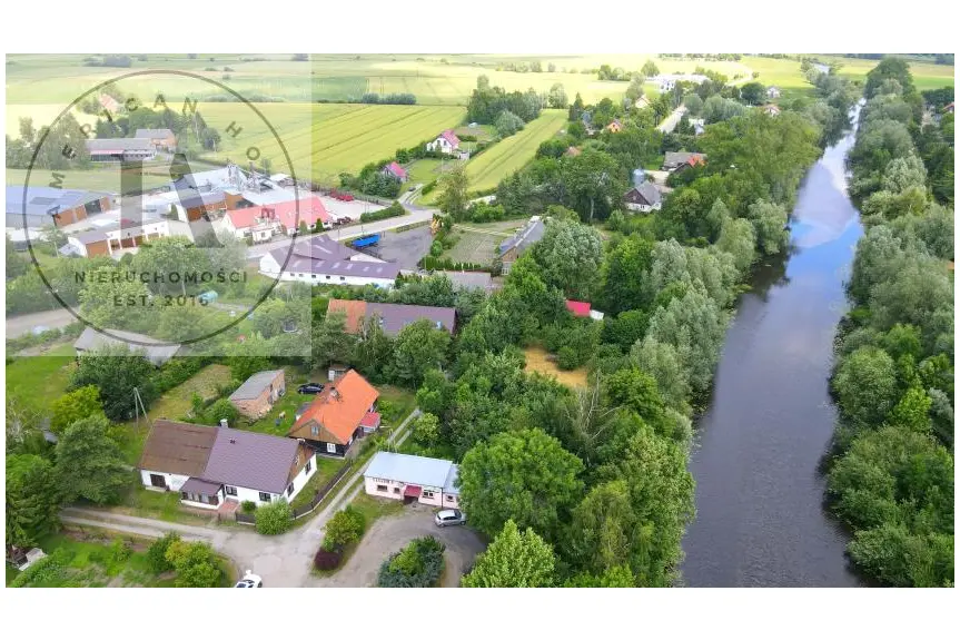 nowodworski, Nowy Dwór Gdański, Marzęcino, Główna, Dom nad rzeką