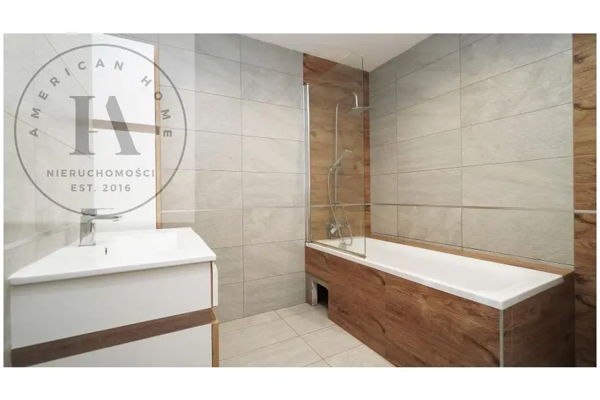 nowodworski, Nowy Dwór Gdański, Marzęcino, Główna, Dom nad rzeką