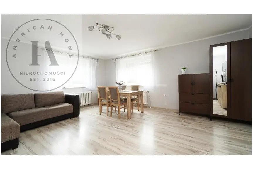 nowodworski, Nowy Dwór Gdański, Marzęcino, Główna, Dom nad rzeką