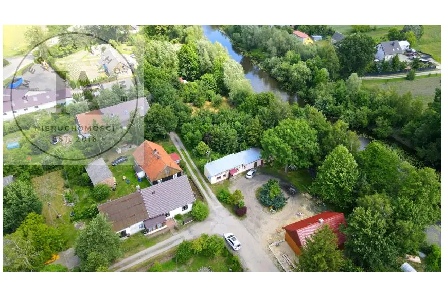 nowodworski, Nowy Dwór Gdański, Marzęcino, Główna, Dom nad rzeką