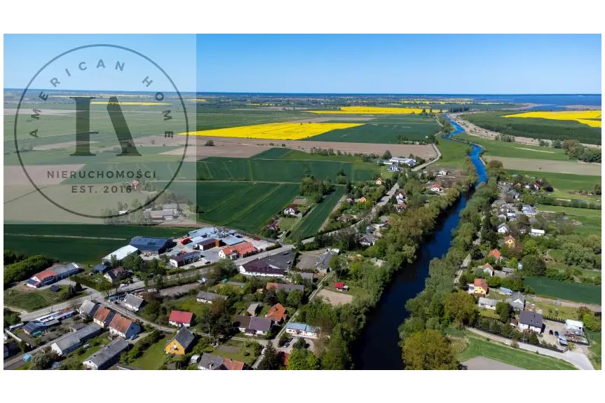 nowodworski, Nowy Dwór Gdański, Marzęcino, Główna, Dom nad rzeką