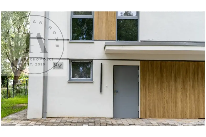 Elbląg, Nowodworska, Nowoczesny dom w Elblągu.